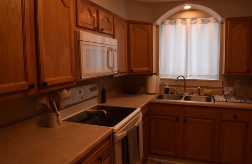 Brentwood Apartment | PGH Home Away From Home - Pet Friendly!