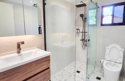 Morong House | 125 m² House ∙ 3 bedrooms ∙ 12 guests