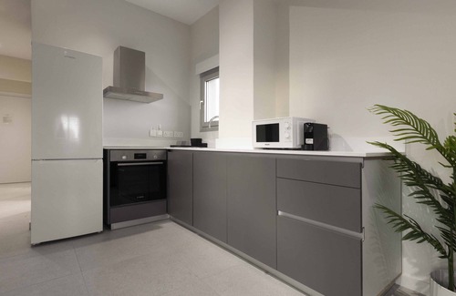 City Centre Apartment | Phaedrus Living Mini Art House Kahlo