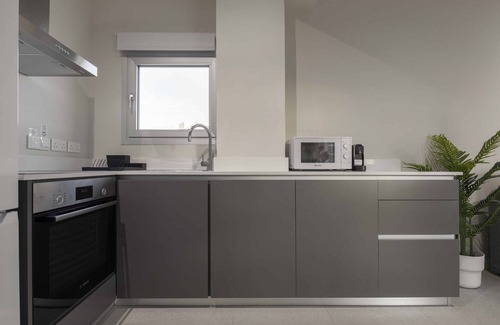 City Centre Apartment | Phaedrus Living Mini Art House Kahlo
