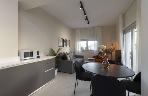 City Centre Apartment | Phaedrus Living Mini Art House Kahlo