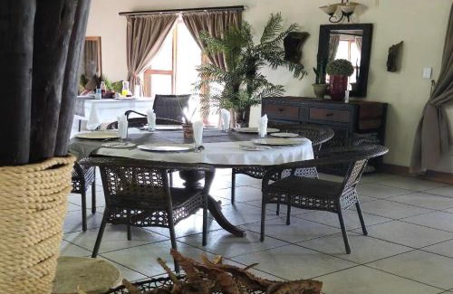 Thabazimbi Cabin | PHAKELA PRIVATE LODGE