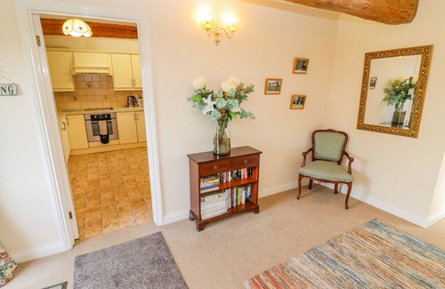 Minster Lovell Cottage | PHEASANT COTTAGE, family friendly, with a garden in Minster Lovell