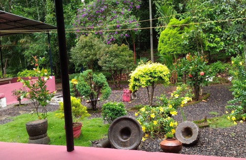 Pirmed Bed & Breakfast | Philip Mary Farm Stay, Thekkady