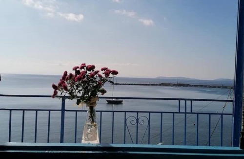 Loutraki Apartment | "Philoxenia" (Sea front apartment