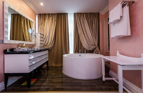 Constanta Hotel | Phoenicia Royal