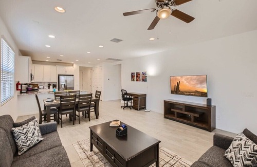 Estrella Village House | Phoenix 5BR With Fast Wifi!