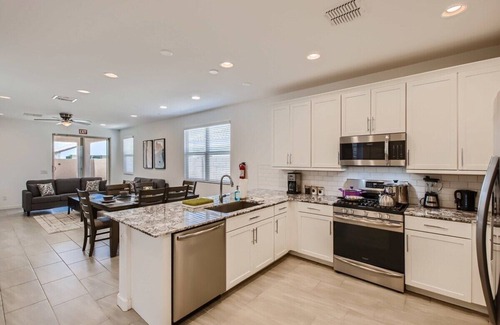 Estrella Village House | Phoenix 5BR With Fast Wifi!