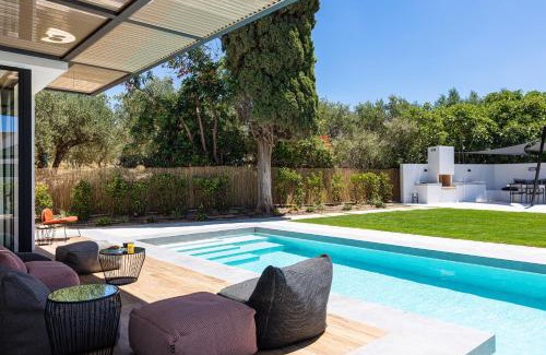 Houdetsi Villa | Physis Villas - Metal & Wood