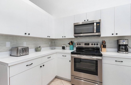 Crown Pointe House | PICCADILLY MANOR-3BD/2BA W HEATED POOL +1 773 443-7832