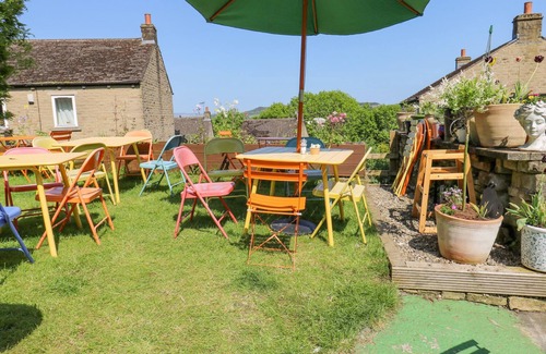 Haworth Cottage | PICCADILLY VIEW, family friendly, with a garden in Haworth