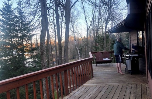 Armour Cottage | Pickerel Lake Family Retreat