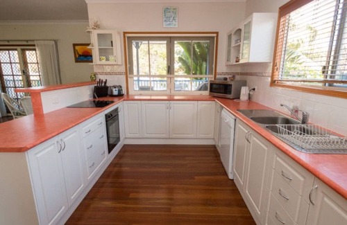 Picnic Bay House | Picnic Cottage, Lovely home near the beach