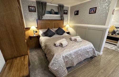 Llanddowror House | Picton Cottage Studio - A beautiful newly refurbished annexe with handmade features