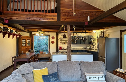 Chaplin Cabin | Picture perfect fall views, trail, On Lake, Kayaks & Canoe - Bourbon Trail
