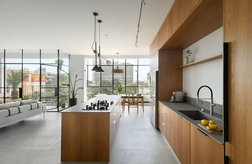 Tel Aviv City Center Apartment | Picturesque 3BR Apt Panoramic Views