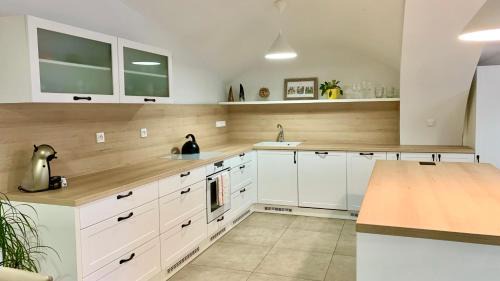 Polepy Apartment | Picturesque country apartment