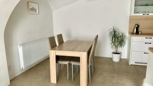 Polepy Apartment | Picturesque country apartment