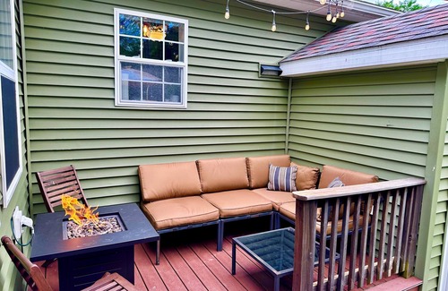 Silver Bay House | Picturesque Family Getaway: Close to Beach ~ Yard!