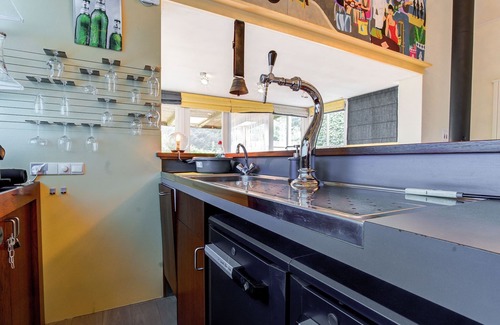 Oldenzaal House | Picturesque Holiday Home in Oldenzaal with Jacuzzi