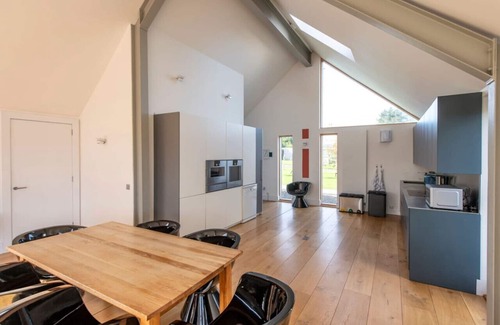 Westhill Cabin | Picturesque log cabin and garden