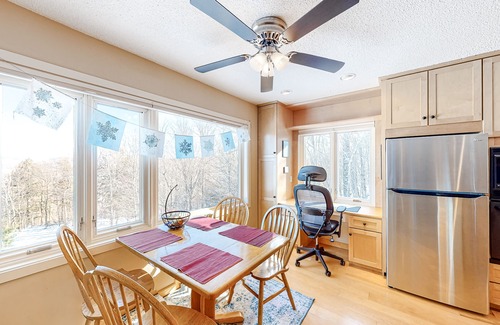 Waitsfield Condo | Picturesque mountain view condo with fireplace, balcony, deck, pool, & kitchen