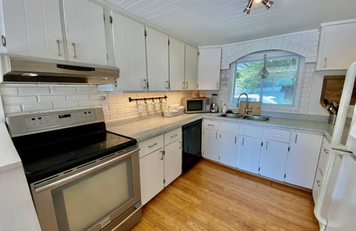 Dorset Cottage | Picturesque Paint Lake Cottage, Muskoka