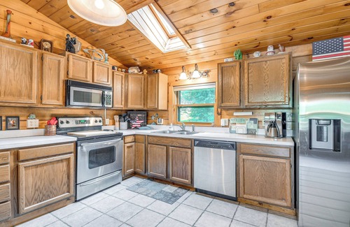 Town of Schroeppel House | Picturesque Phoenix Vacation Home on Oswego River!