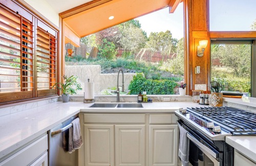 Prescott House | Picturesque Prescott Home w/Mtn Views & Hot Tub