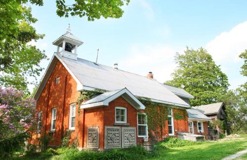 Meaford House | Picturesque School House Retreat