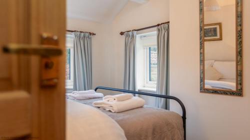 Ampleforth House | Picturesque Stone Cottage in the Heart of North Yorkshire Village - Hideaway Cottage