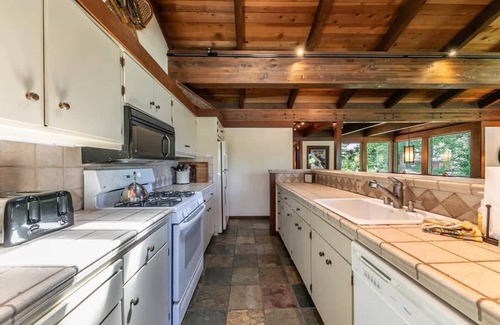 Tahoe Sierra Estates House | Pier|Beach|Tennis|Pickleball|Walk to Town