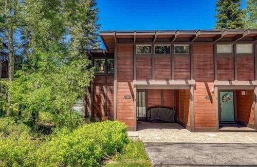 Tahoe Sierra Estates House | Pier|Beach|Tennis|Pickleball|Walk to Town