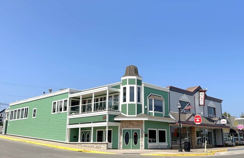 St Ignace Condo | Pier Harbor Condo #2-Downtown