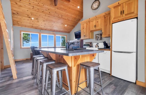 Kincardine Cottage | PIER280 - Lakefront Beauty, Private Lake Access