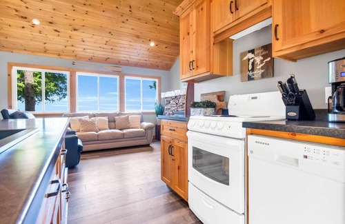 Kincardine Cottage | PIER280 - Lakefront Beauty, Private Lake Access
