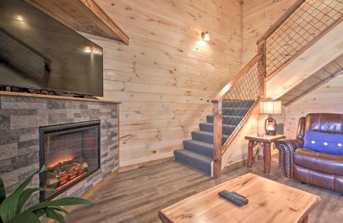 Pigeon Forge House | Pigeon Forge Cabin with Hot Tub 1 Mi to Parkway
