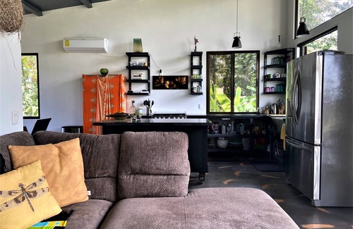 Langostino House | Pilon de Pavones Plush Hideaway