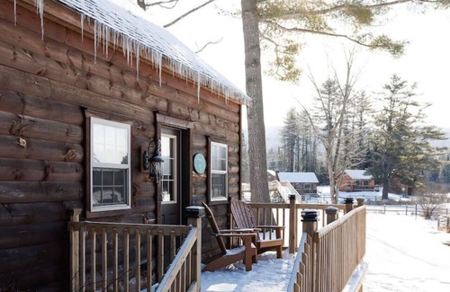 Bethlehem Cabin | Pine Cabin: Cozy Lakefront Log Cabin