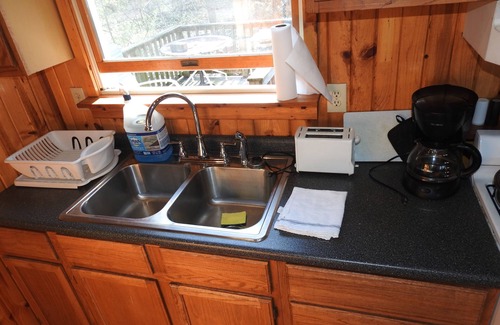 Carbondale Cabin | Pine Cabin on 30 Acres! 1 mi. from Carbondale, IL & SIUC Campus