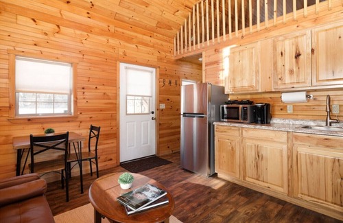 Bethlehem Cabin | Pine Cabin: Waterfront Log Cabin Hideaway