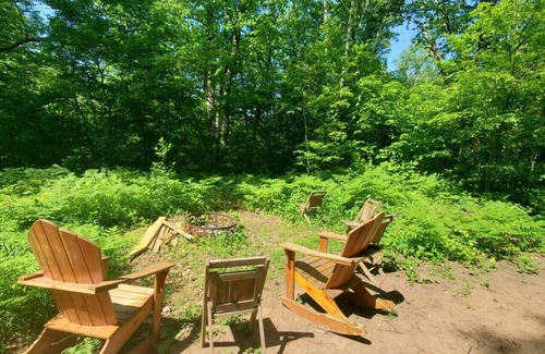 Pine City Cabin | Pine City/River/kayaks/dogs/firepit/screen porch