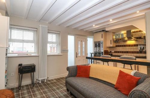 Dinas Dinlle House | Pine Cottage
