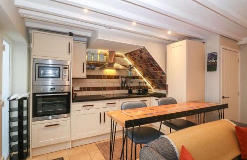 Dinas Dinlle House | Pine Cottage