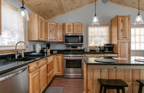 Galeton House | Pine Cottage-start your Endless Mt. adventure here