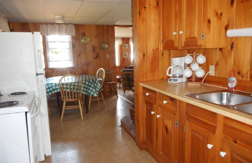 Damariscotta Cottage | Pine Cove Cottage - Quaint Cottage on shores of Pemaquid Lake