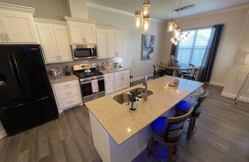 Lubbock House | Pine Cove LBK | Entire Home | 3 Bed | 2 Car Garage