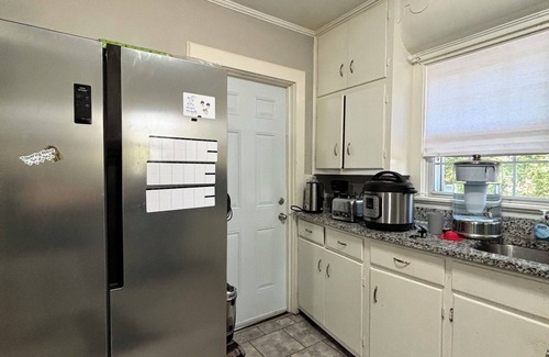 New Castle House | Pine Haven – Spacious Family Stay | Crib, Pet-Friendly, Slee