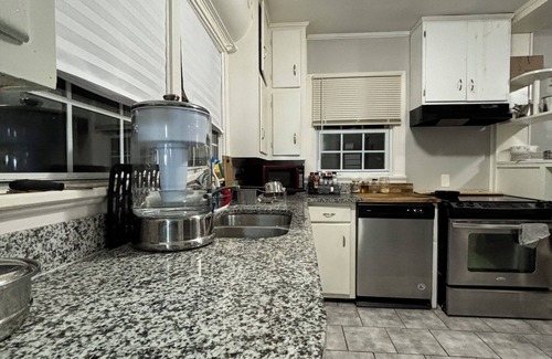 New Castle House | Pine Haven – Spacious Family Stay | Crib, Pet-Friendly, Slee