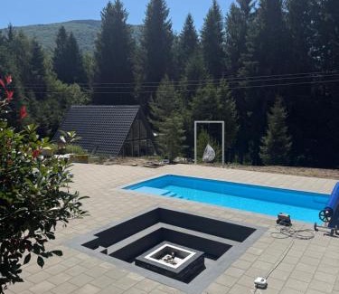 Zavoi Ski Chalet | Pine Hill 2